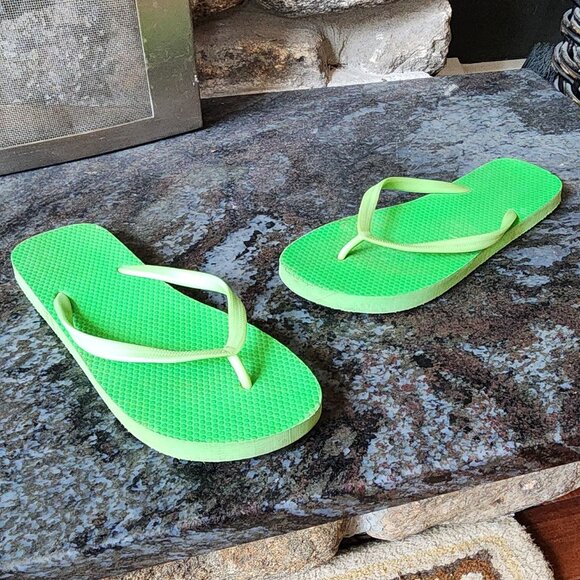 Old Navy Green Flip Flops Size 9 - Picture 5 of 14